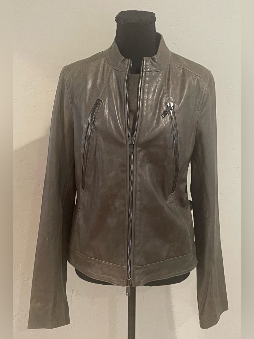 Vince EUC Women's Leather Moto style Jacket. Dk Gray w/ Olive undertones Sz L